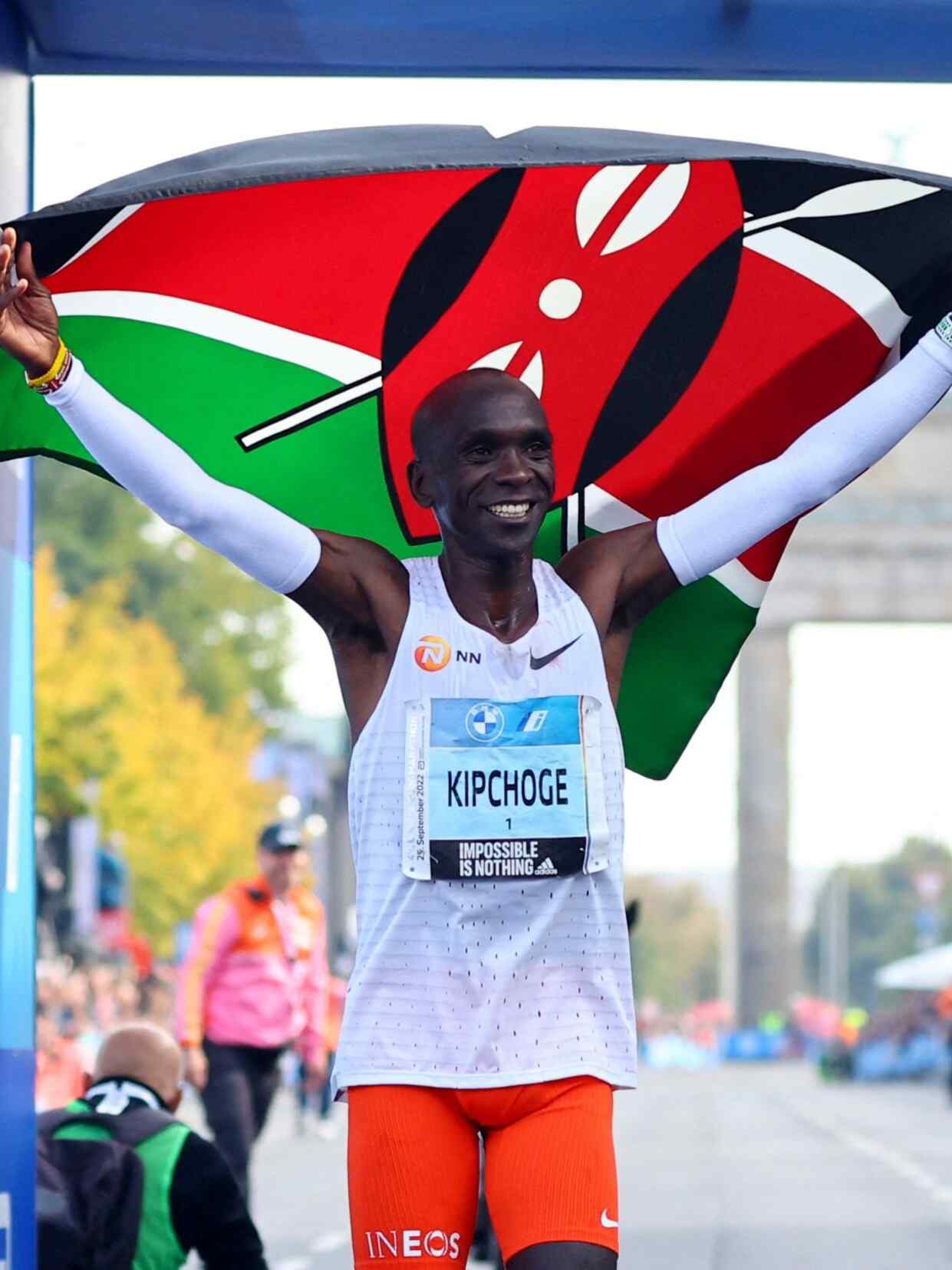 Kipchoge avunja rekodi ya dunia aliyoiweka yeye mwenyewe