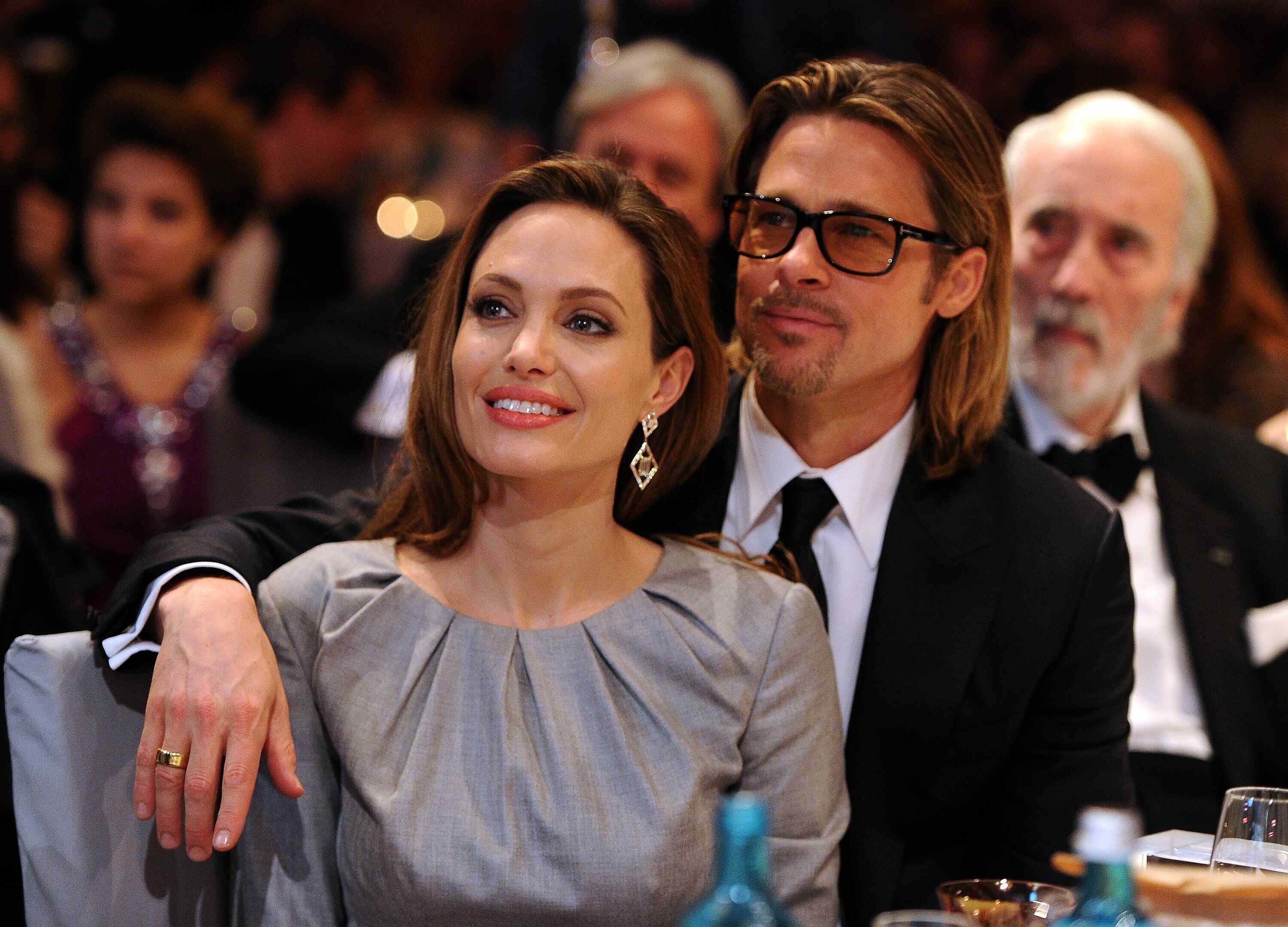 Angelina Jolie amshtaki aliyekuwa mumewe Brad Pitt