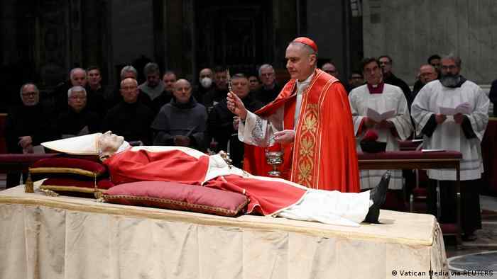 Papa mstaafu Benedict XVI kuzikwa leo Vatican