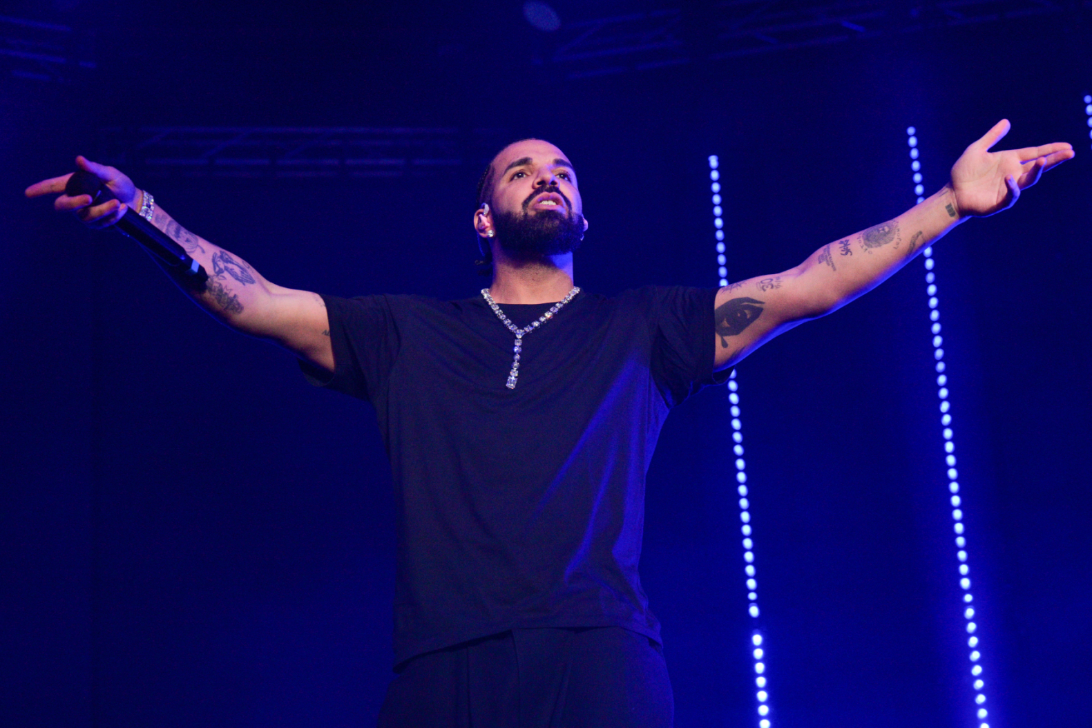 Drake afanyiwa vurugu jukwaani