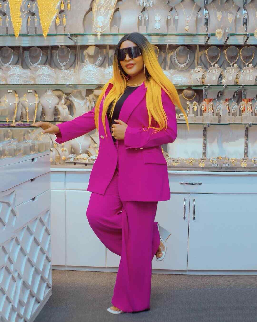 Diva: Nina mawigi mengi kuliko sufuria za kupikia