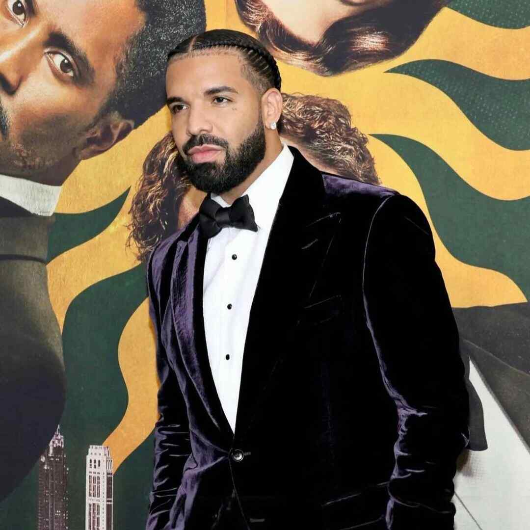 Drake ampa shabiki zawadi ya pochi