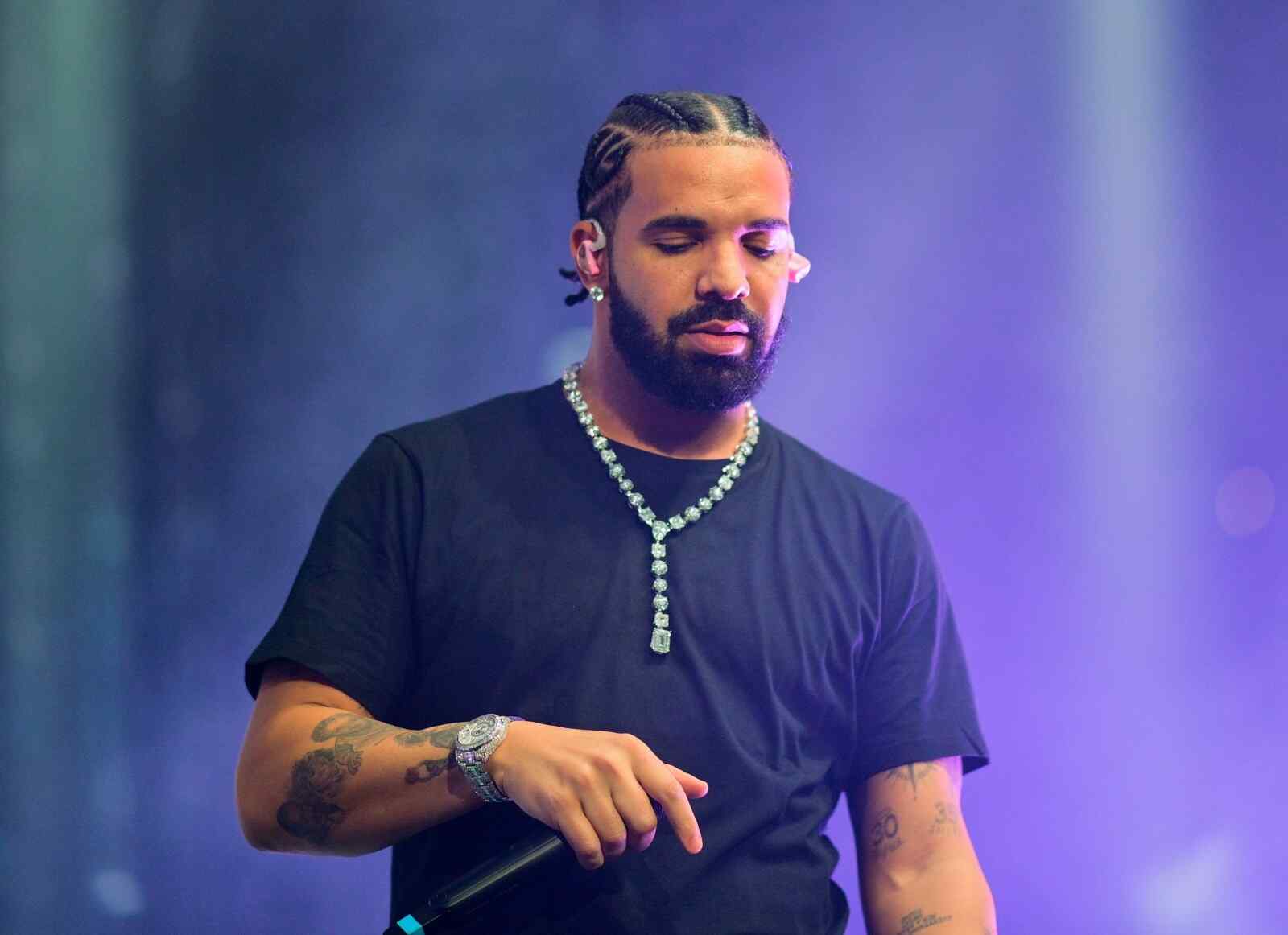 Drake amzawadia shabiki zaidi ya 125 milioni