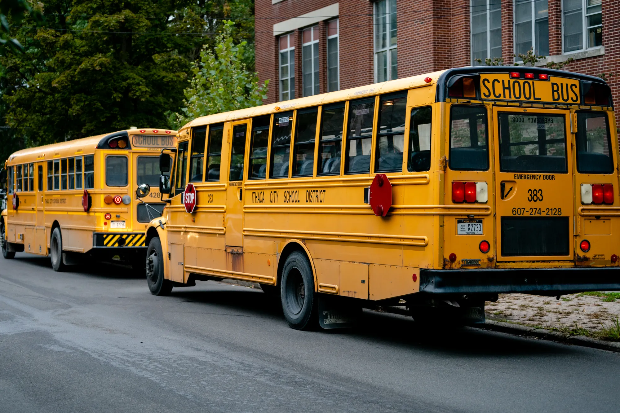 Dereva achoma School Bus ikiwa na watoto 66