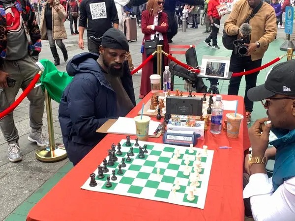 Avunja rekodi ya kucheza Chess kwa saa 60