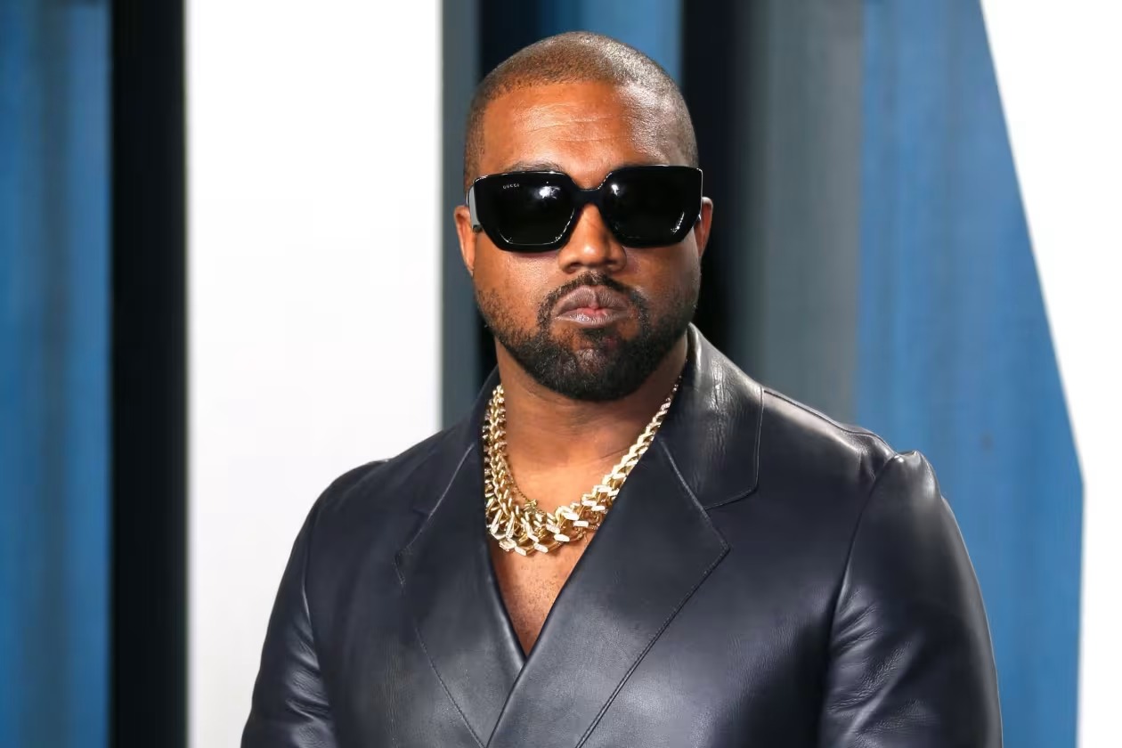 Kanye West Auanza Mwaka Vizuri