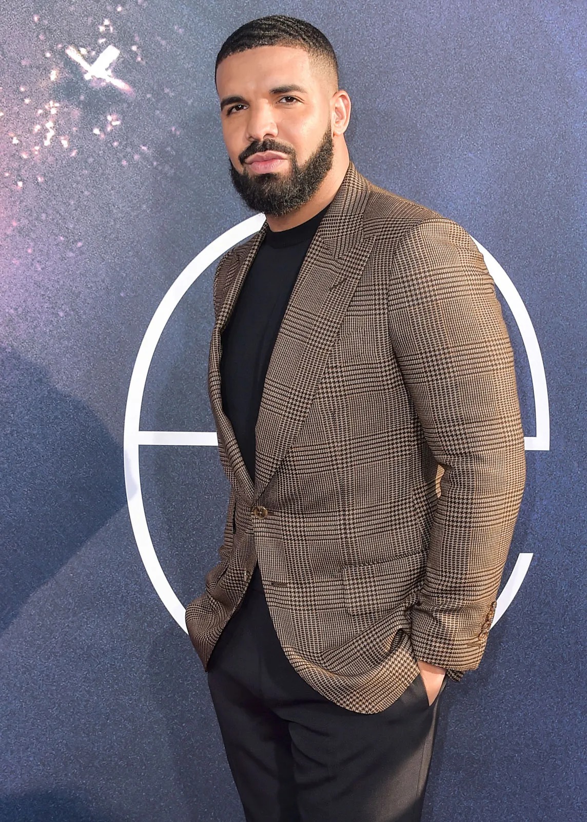 Drake Alivyonunua Nyumba Ya Jirani Kisa Kelele