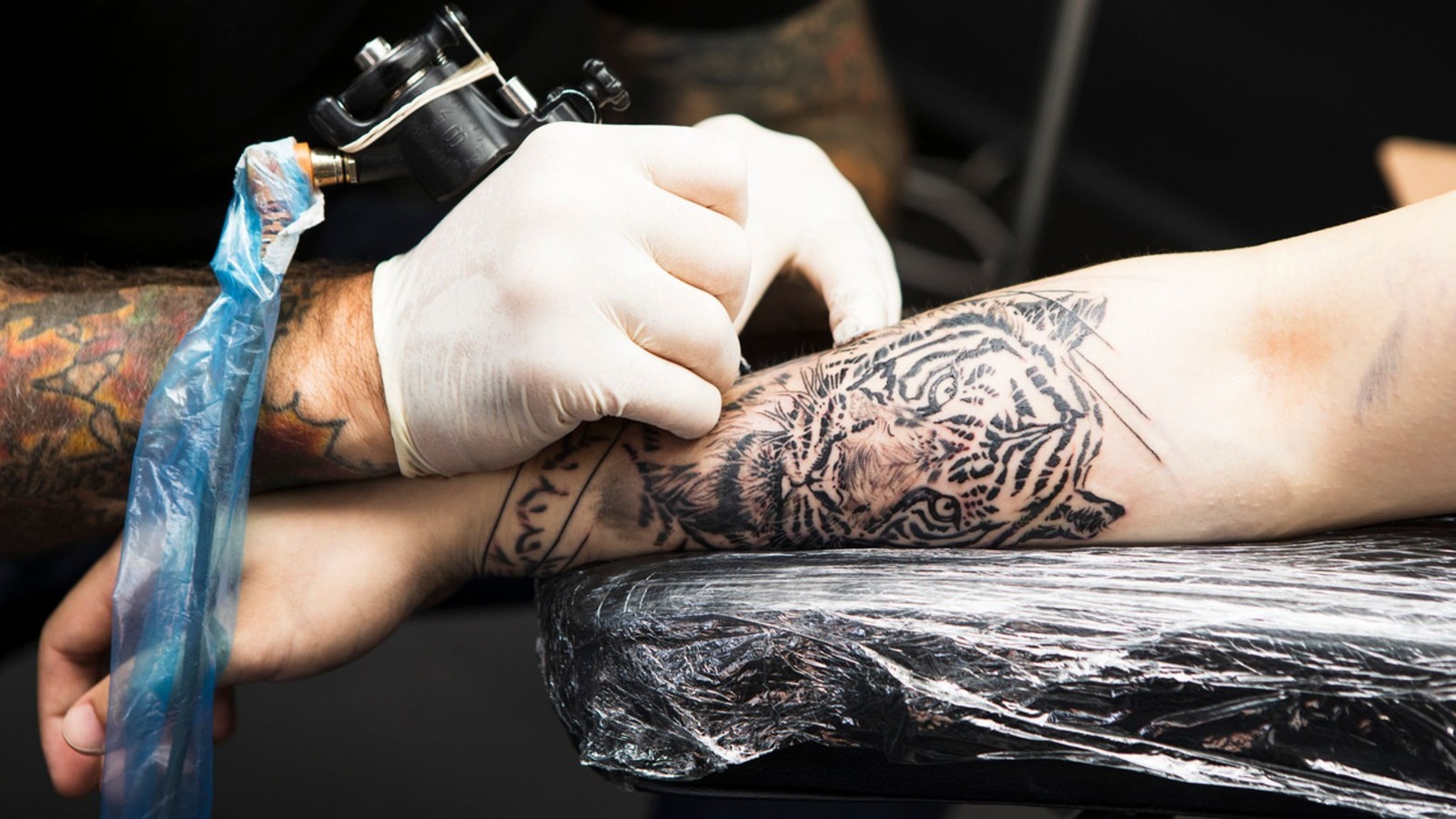 Kabla haujachora tattoo zingatia mambo haya