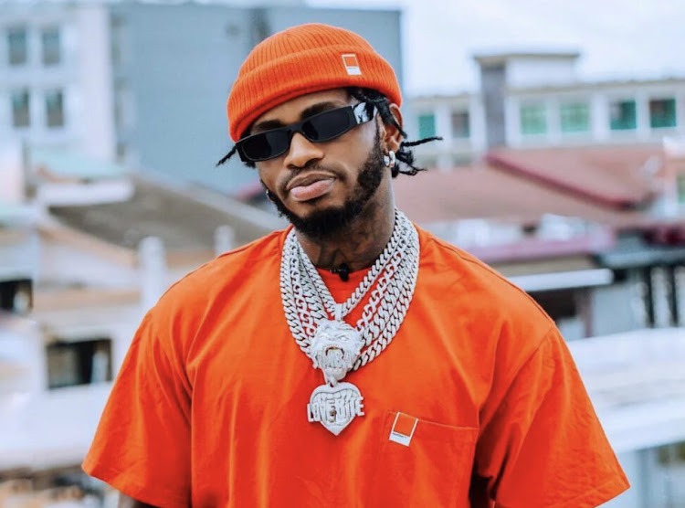 Diamond Kwenye Mduara Hacheki Na Wowote