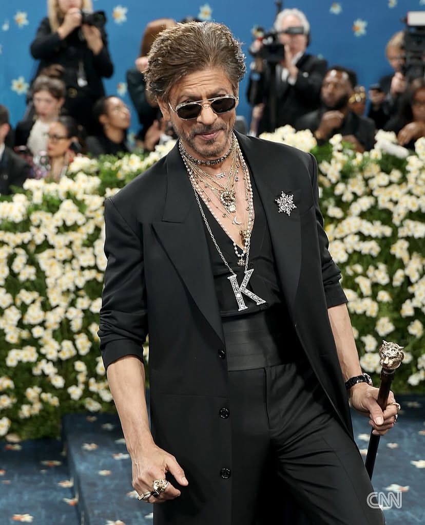 Shah Rukh Khan Awajibu Wanaomkosoa Kisa Met Gala