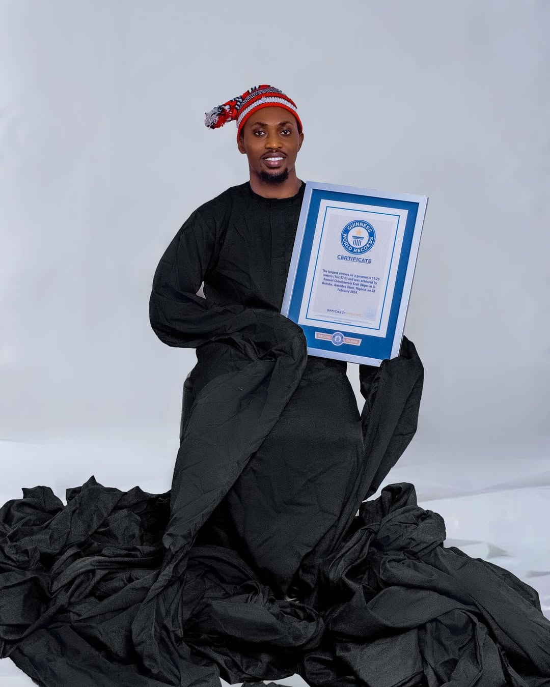 Aweka Rekodi Kutengeneza Kanzu Yenye Mikono Mirefu Zaidi